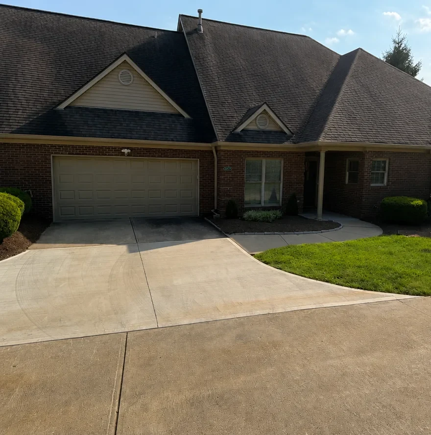 Lexington driveway pressure washing before